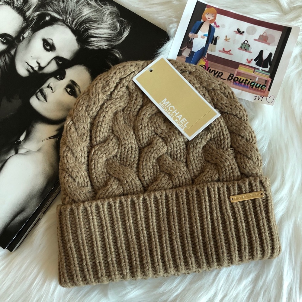 Michael Kors Cable Hat - Picture 2 of 6